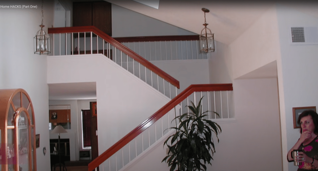 old staircase before remodeling