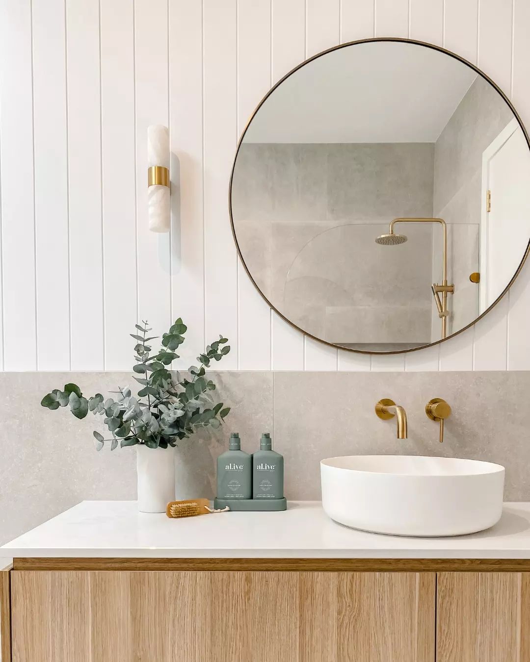 natural tones bathroom with closet