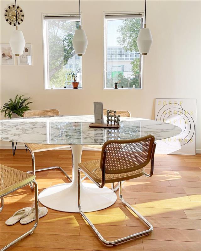 mid century modern round dining table
