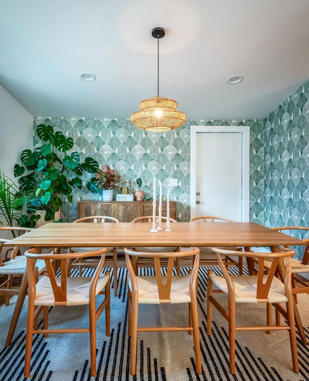 mid century modern dining room with patterned wallpaper